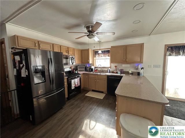 352 Parker Trail, Penn Forest Twp, PA 18210