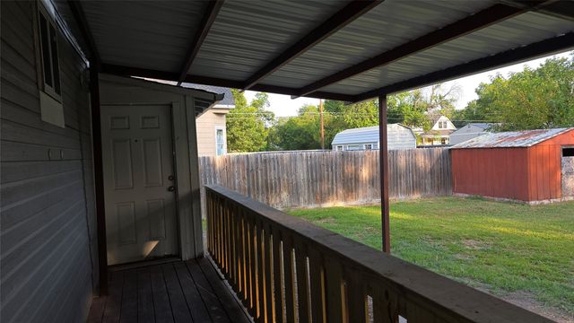 608 W 6th Street, Bonham, TX 75418