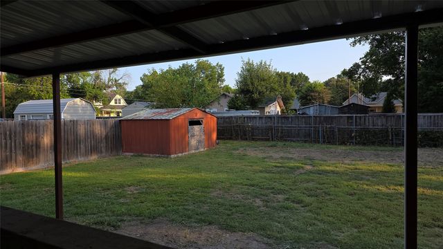 608 W 6th Street, Bonham, TX 75418