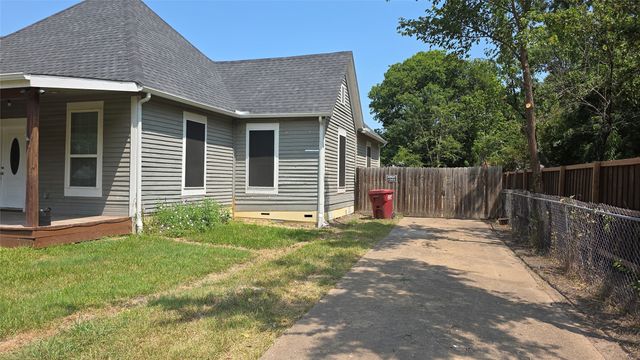 608 W 6th Street, Bonham, TX 75418
