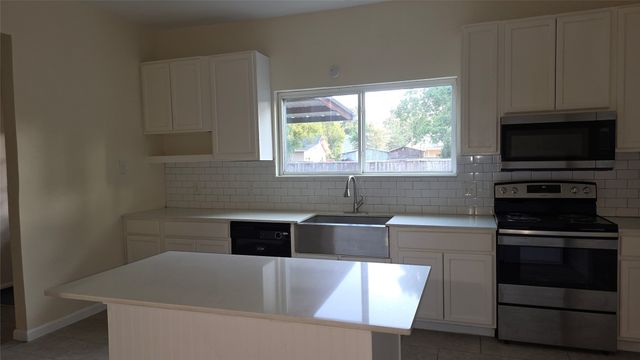 608 W 6th Street, Bonham, TX 75418