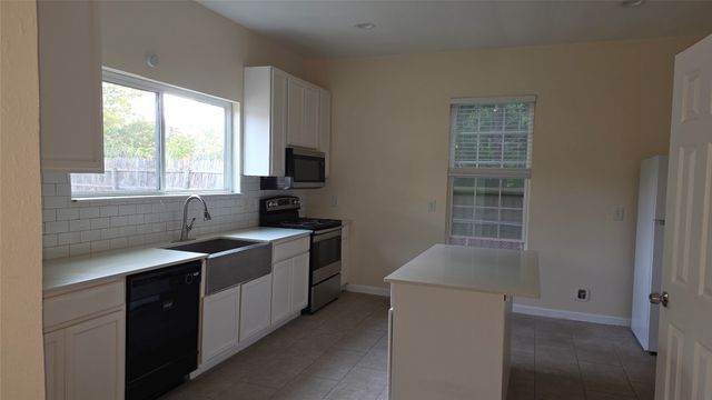 608 W 6th Street, Bonham, TX 75418