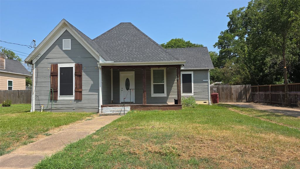 608 W 6th Street, Bonham, TX 75418