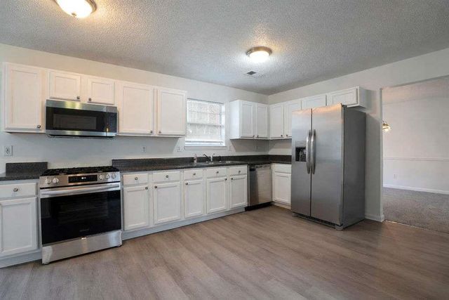 3888 English Valley Drive, Ellenwood, GA 30294