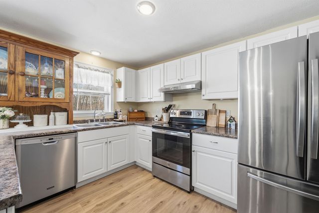 15 Joanne Drive, Hooksett, NH 03106