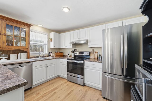 15 Joanne Drive, Hooksett, NH 03106