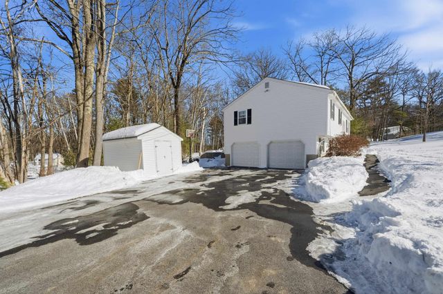 15 Joanne Drive, Hooksett, NH 03106
