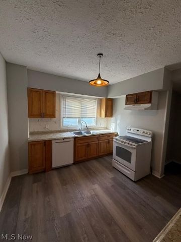 1336 Thoreau Road, Lakewood, OH 44107