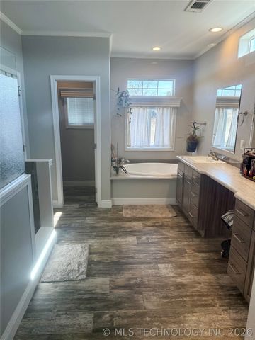 20277 S 270 Road, Morris, OK 74445