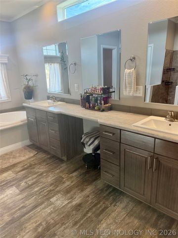 20277 S 270 Road, Morris, OK 74445