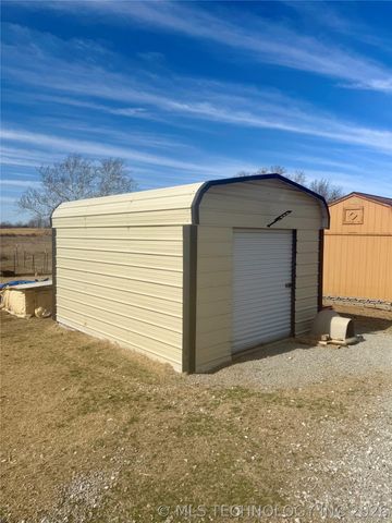 20277 S 270 Road, Morris, OK 74445