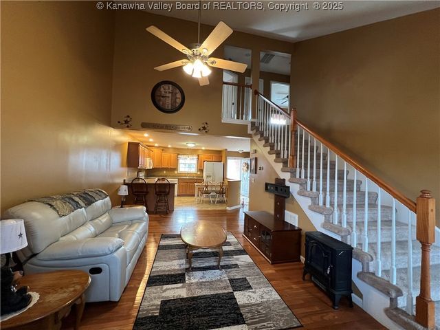 14 Mooring Way, Elkview, WV 25071