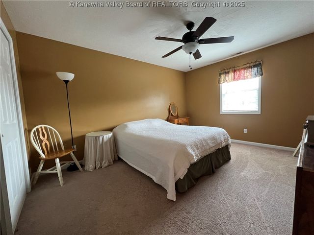 14 Mooring Way, Elkview, WV 25071