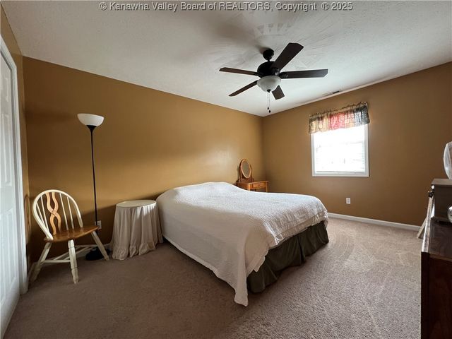 14 Mooring Way, Elkview, WV 25071