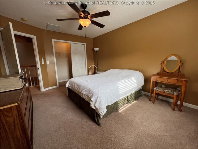 14 Mooring Way, Elkview, WV 25071