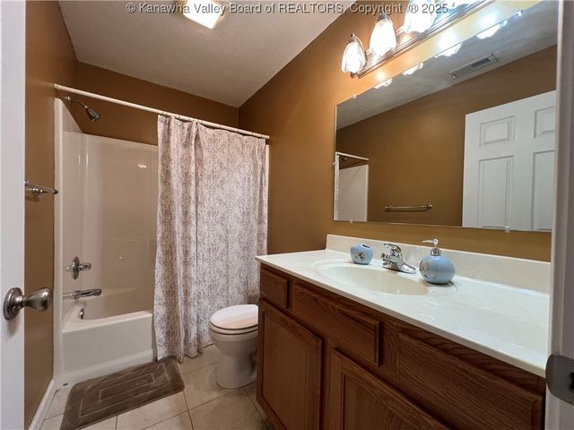 14 Mooring Way, Elkview, WV 25071