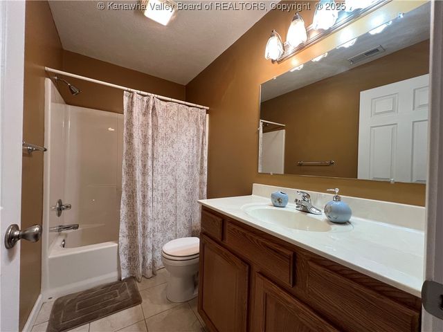 14 Mooring Way, Elkview, WV 25071