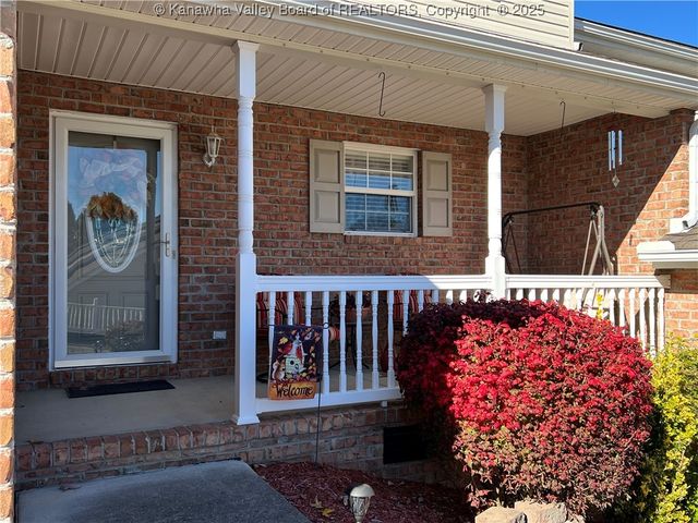 14 Mooring Way, Elkview, WV 25071