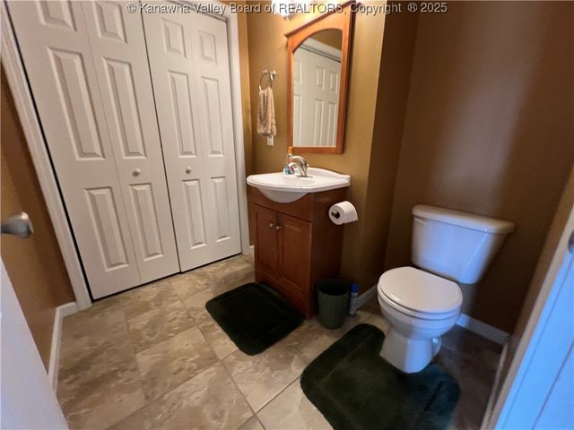 14 Mooring Way, Elkview, WV 25071