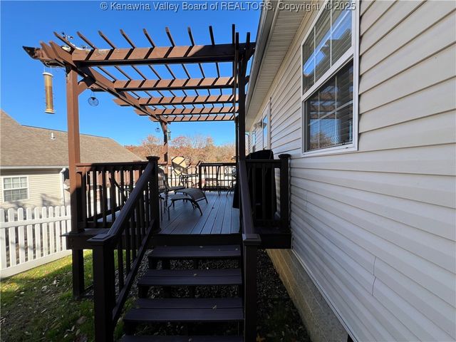 14 Mooring Way, Elkview, WV 25071