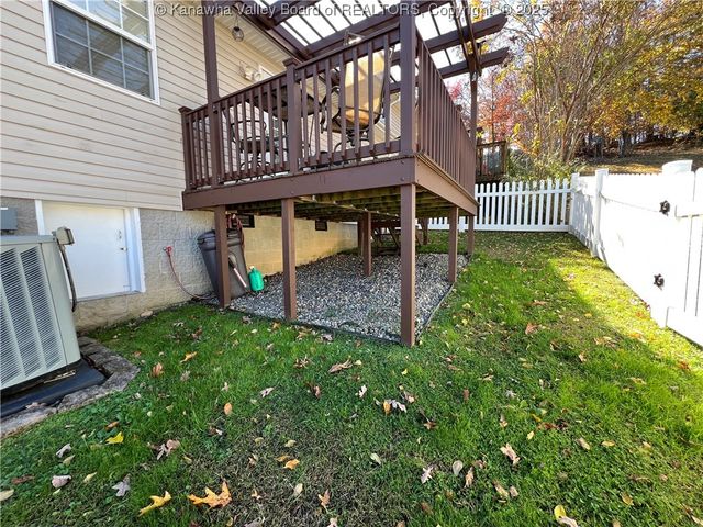 14 Mooring Way, Elkview, WV 25071