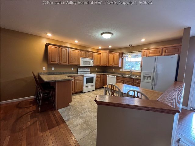 14 Mooring Way, Elkview, WV 25071