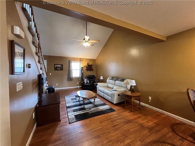 14 Mooring Way, Elkview, WV 25071