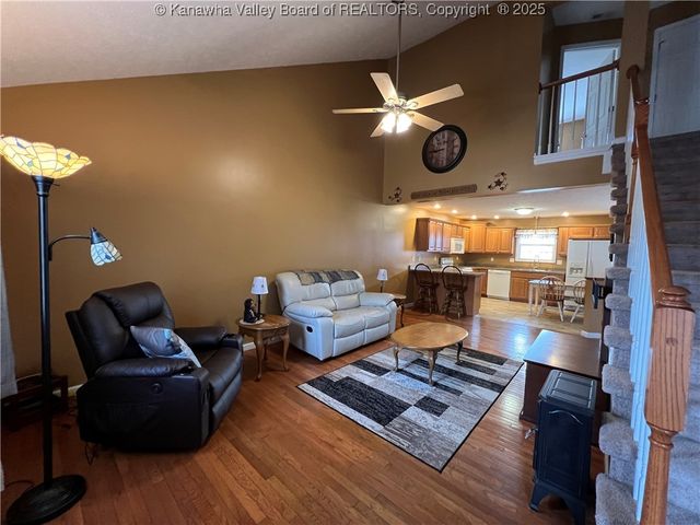 14 Mooring Way, Elkview, WV 25071