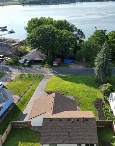 2011 Lake View Drive, Prior Lake, MN 55352