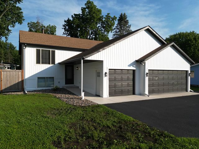 2011 Lake View Drive, Prior Lake, MN 55352