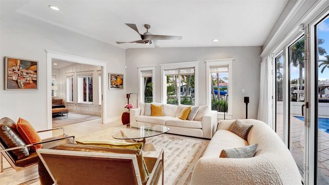 2409 NE 19th Ave, Wilton Manors, FL 33305