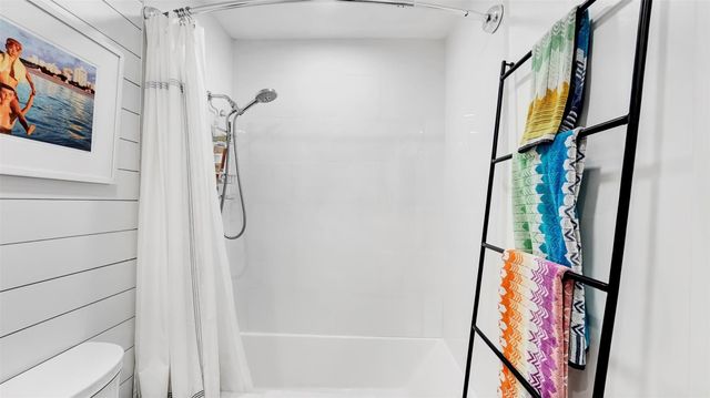 2409 NE 19th Ave, Wilton Manors, FL 33305