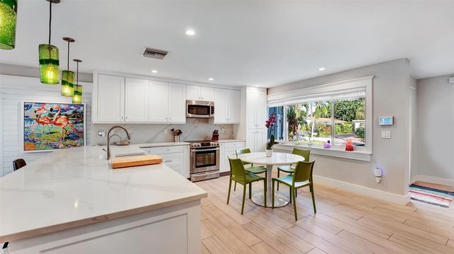 2409 NE 19th Ave, Wilton Manors, FL 33305