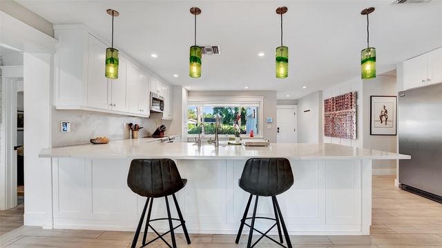 2409 NE 19th Ave, Wilton Manors, FL 33305