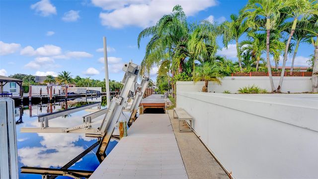 2409 NE 19th Ave, Wilton Manors, FL 33305