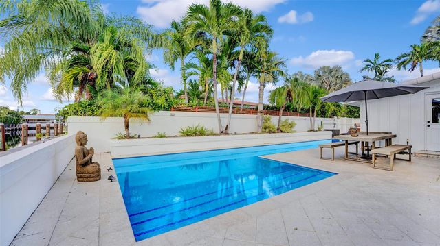 2409 NE 19th Ave, Wilton Manors, FL 33305