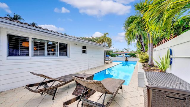 2409 NE 19th Ave, Wilton Manors, FL 33305