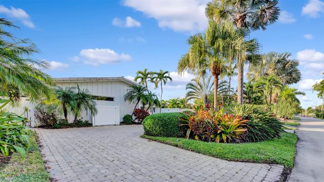 2409 NE 19th Ave, Wilton Manors, FL 33305