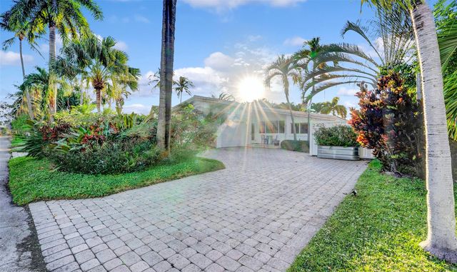 2409 NE 19th Ave, Wilton Manors, FL 33305