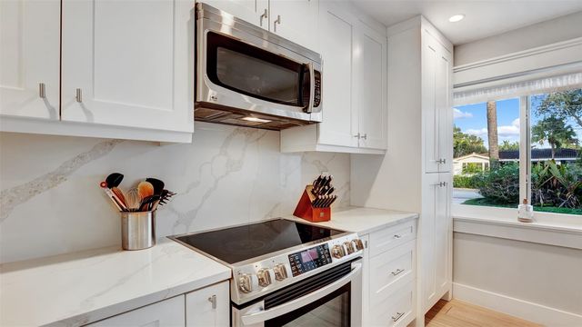 2409 NE 19th Ave, Wilton Manors, FL 33305