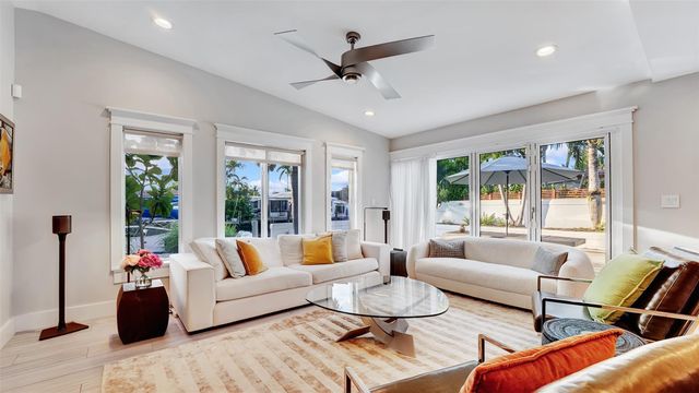 2409 NE 19th Ave, Wilton Manors, FL 33305