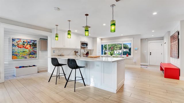 2409 NE 19th Ave, Wilton Manors, FL 33305