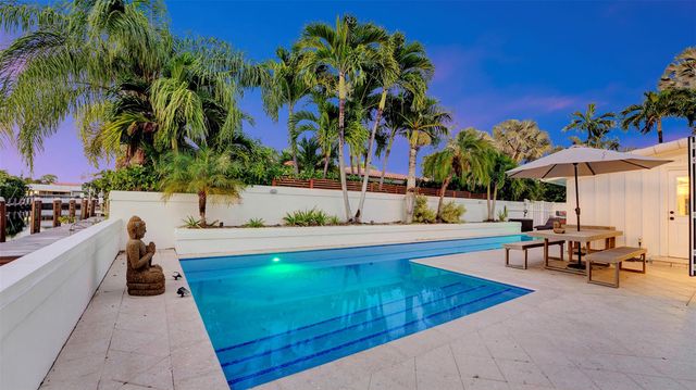 2409 NE 19th Ave, Wilton Manors, FL 33305