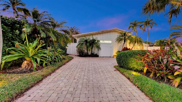 2409 NE 19th Ave, Wilton Manors, FL 33305