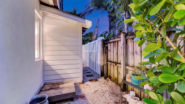 2409 NE 19th Ave, Wilton Manors, FL 33305