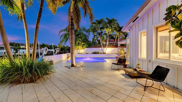 2409 NE 19th Ave, Wilton Manors, FL 33305