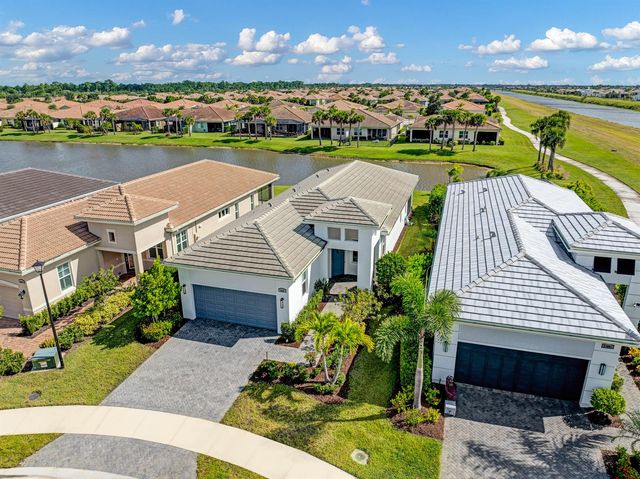 25007 SW Alberti Way, Port St. Lucie, FL 34986