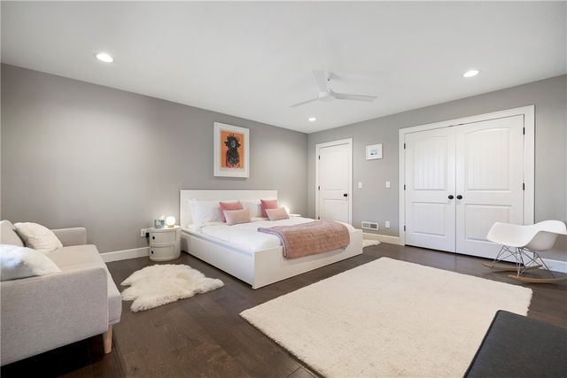 910 NW 8th Street, Bentonville, AR 72712