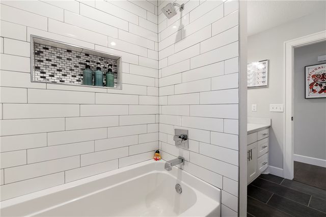 910 NW 8th Street, Bentonville, AR 72712