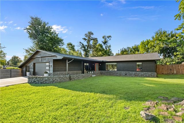 910 NW 8th Street, Bentonville, AR 72712